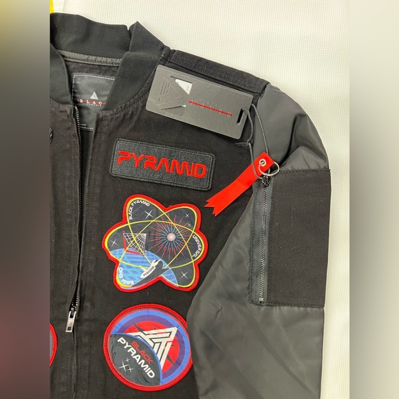 Black Pyramid Patches Denim Jacket. NWT Size. M - Picture 5 of 10